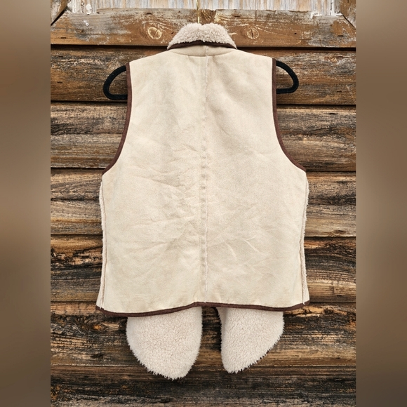 Gibson Latimer Fall Faux Suede & Sherpa Lined Tan/Cream Asymmetrical Flowy Vest - Picture 8 of 16